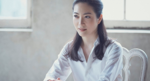 Akiko Suwanai de gira con la Tonkünstler-Orchester