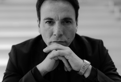 Santiago Ballerini makes his debut at the Opéra de Marseille as Count Almaviva in The Barber of Seville