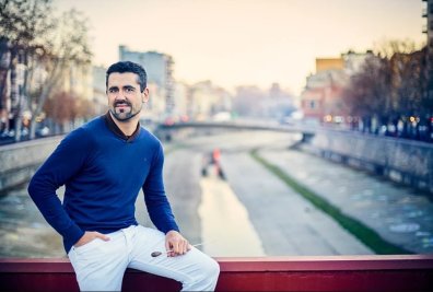 El director vasco Diego Martín Etxebarria debuta junto a la Orquesta y Coro Nacional de España.