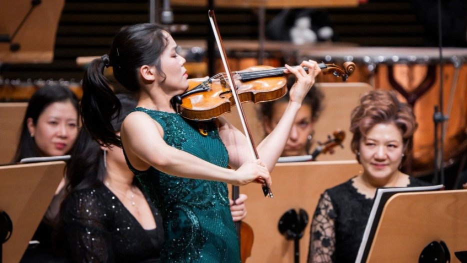 Esther Yoo triunfa en su debut con la Filarmónica de Nueva York
