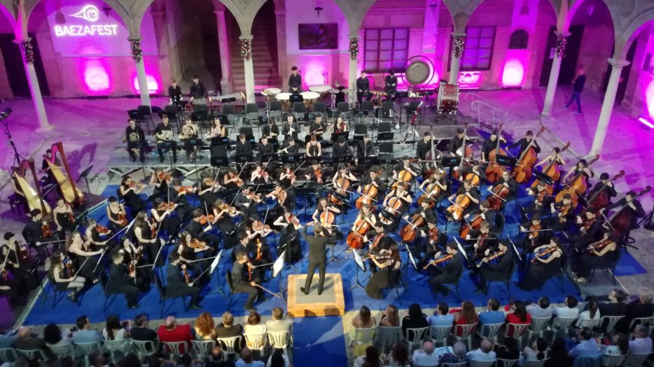 Extraordinario concierto de la  Orquesta Joven de Andalucía en el Baezafest bajo la batuta de Lucas Macías