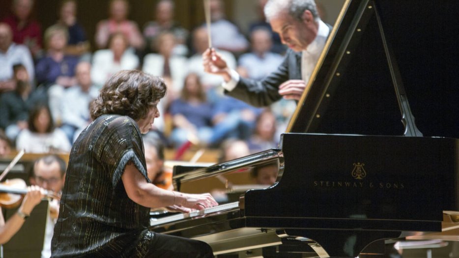 Elena Bashkirova actúa en el Palau de la Música de Valencia