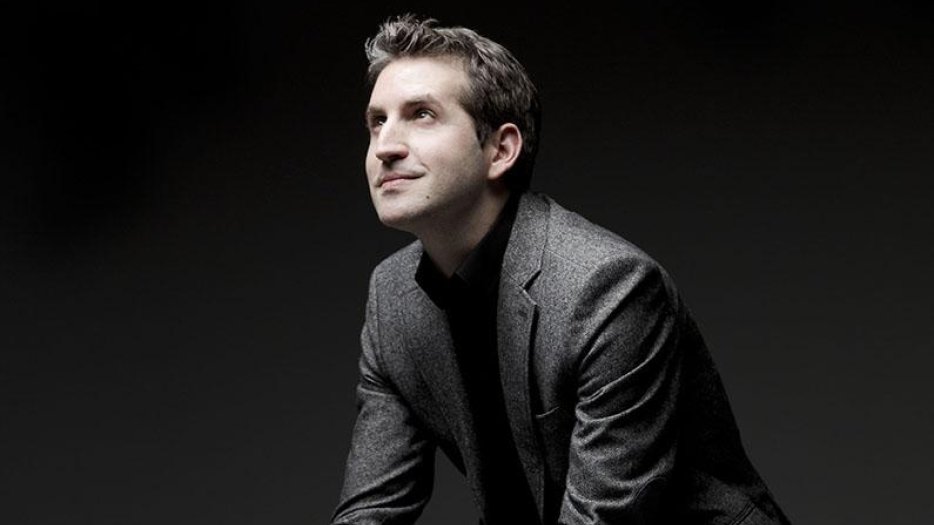 Lucas Macías Navarro conducts Mozart's Gran Partita