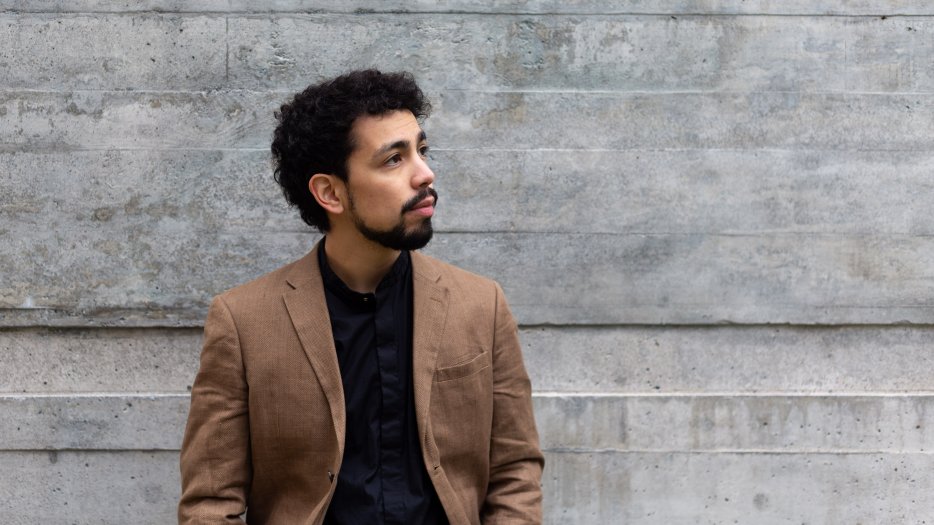 Luis Toro Araya será Dudamel Fellow 22/23 y dirigirá la Filarmónica de Los Ángeles