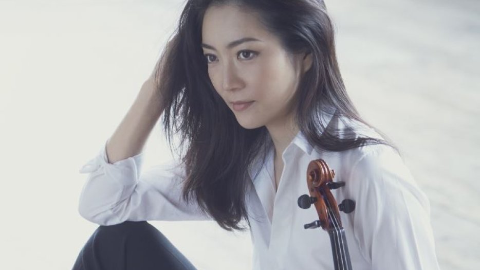 Akiko Suwanai performs Esa-Pekka Salonen's violin concerto with Japan Philharmonic Orchestra