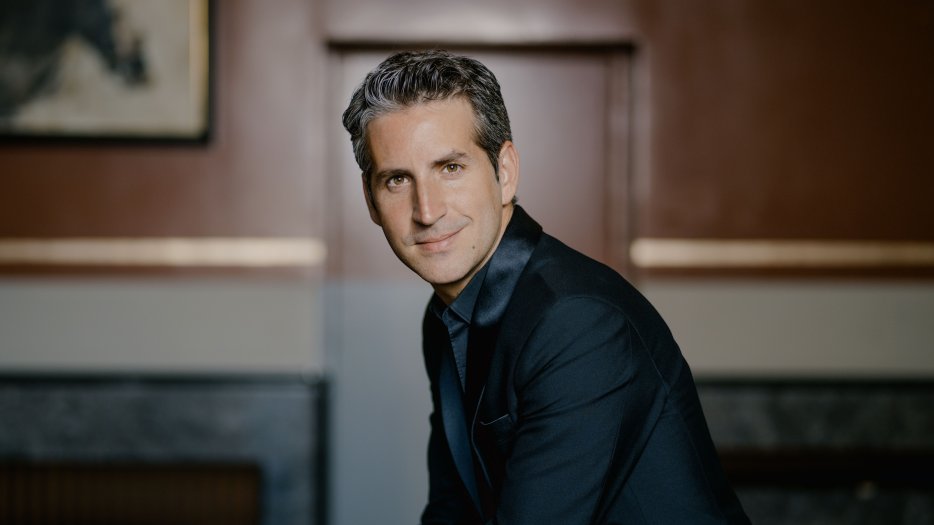 Lucas Macías presents his first season as Chief Conductor of the Real Orquesta Sinfónica de Sevilla